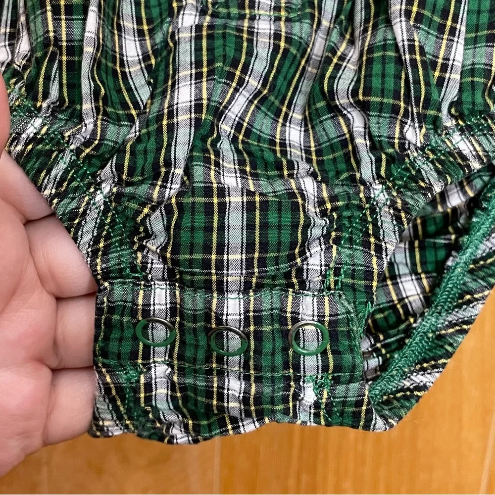 🦋$5🦋 OshKosh 9m green and white plaid button-up collared one-piece